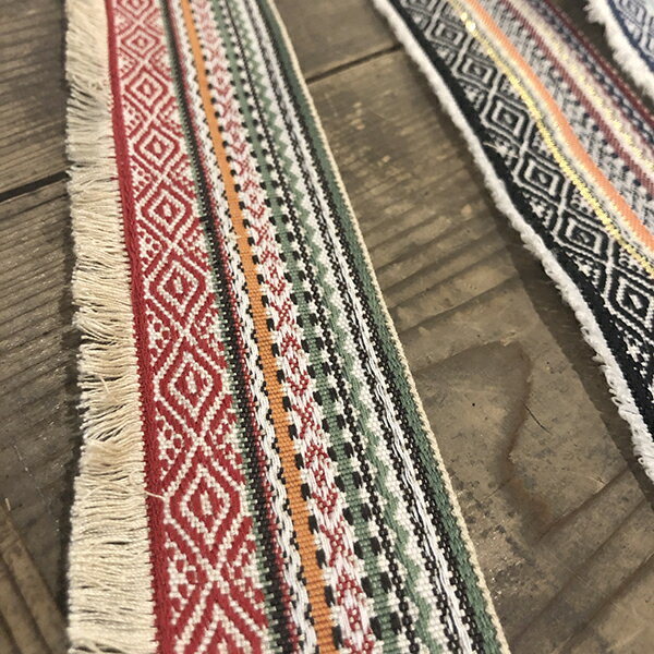 5cm幅テープ　幅広リボン　チロリアンテープ　オルテガ柄フリンジリボン　ジャガード刺繍量り売りインテリア用品ハンドメイドパーツ布雑貨生地手芸用品店リボンブレードチロルテープ布リボンブレードロハ柄リボンブレードカメラチェーンエスニック柄ハワイアン柄