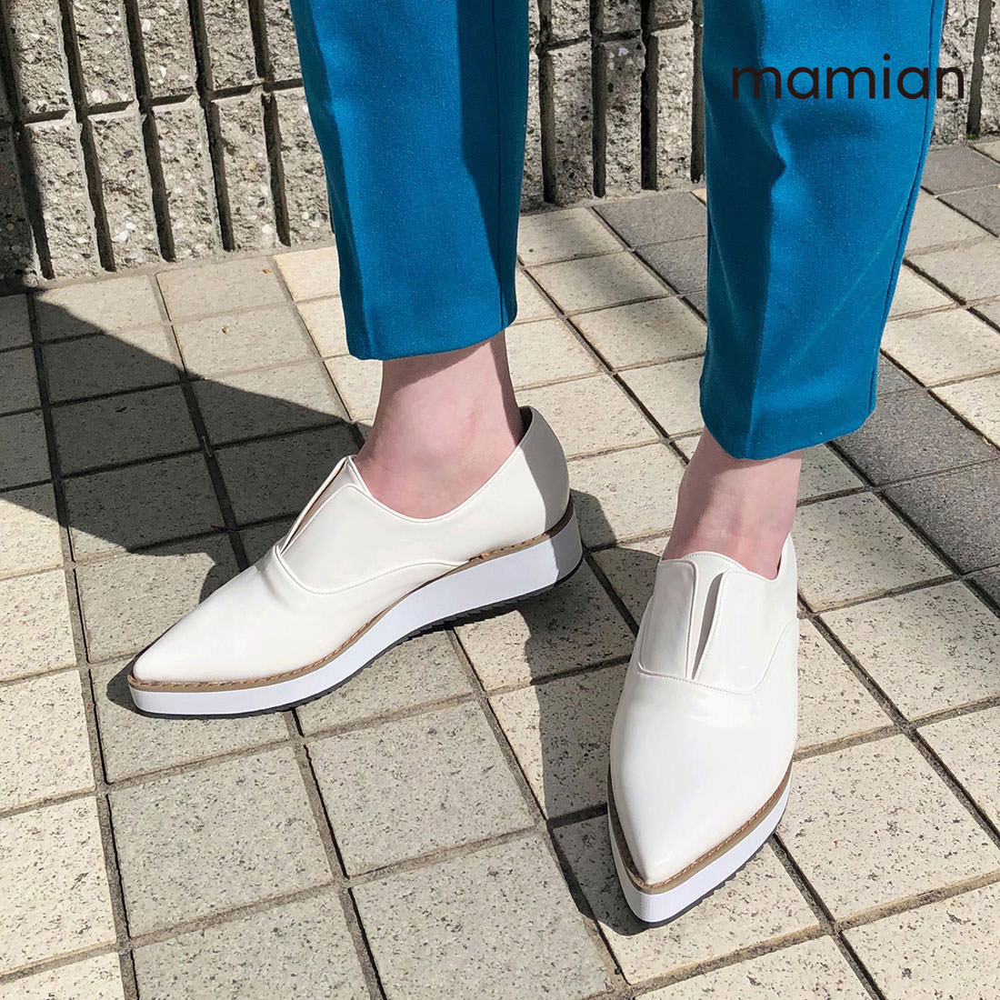 【30%OFF：期間限定SALE】美脚厚底シューズ　足が痛くない（なりにくい）ブラック　日本製　レディース　22.5cm〜25.0cm　ポインテッドトゥノーレースプラットフォームシューズ:ホワイトスムース（4774）