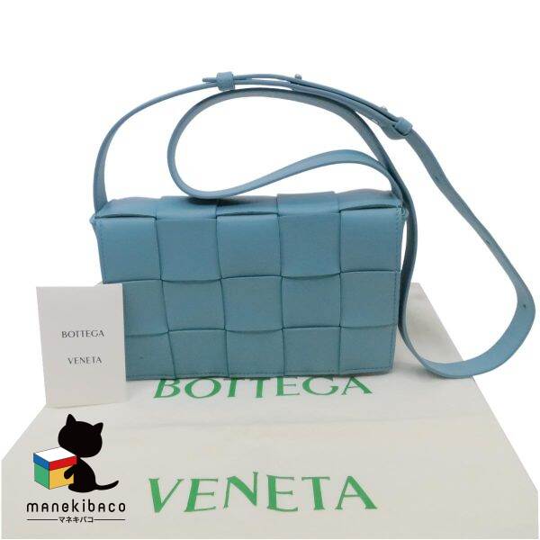 ボッテガヴェネタ BOTTEGA VENETA ブルー スモールカセット セラドン ショルダーバッグ 青 水色 ラムスキン 斜め掛け コンパクト ポーチ おしゃれ ブランド バッグ プレゼント ギフト レディース 布袋 冊子 ランクA 女性用バッグ 【中古】