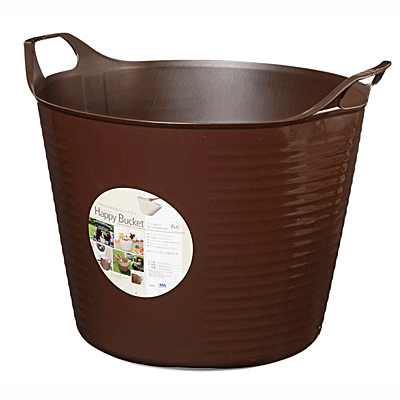 【商品情報】オシャレで楽しいカラーバケツ Huppy　Bucket○使い方イロイロ！リビングやガーデン、アウトドア、お洗濯、バスルームなど　さまざまな場所で自由が使い方ができる人気のカラーバスケット！○ソフト素材で使い方は超多目的です。きれいな発色のカラフルなカラーで用途やお部屋にあわせて楽しめます。○積み重ねもできるので使わないときでも収納にも困りません！○見るだけでも楽しくなっちゃうカラーバリエーション、複数揃えて用途別に色分けしたら、生活がさらに楽しく！ ■商品サイズ(約)：商品サイズ（約)本　体　径440mmX高さ350mm（持ち手含む）　径390mm×高さ300mm（持ち手含まず）容　量：26L■ポリエチレン耐熱温度：70度、耐冷温度：−20度【備考】※実際の商品と多少色が異なる場合があります。■生産地/日本