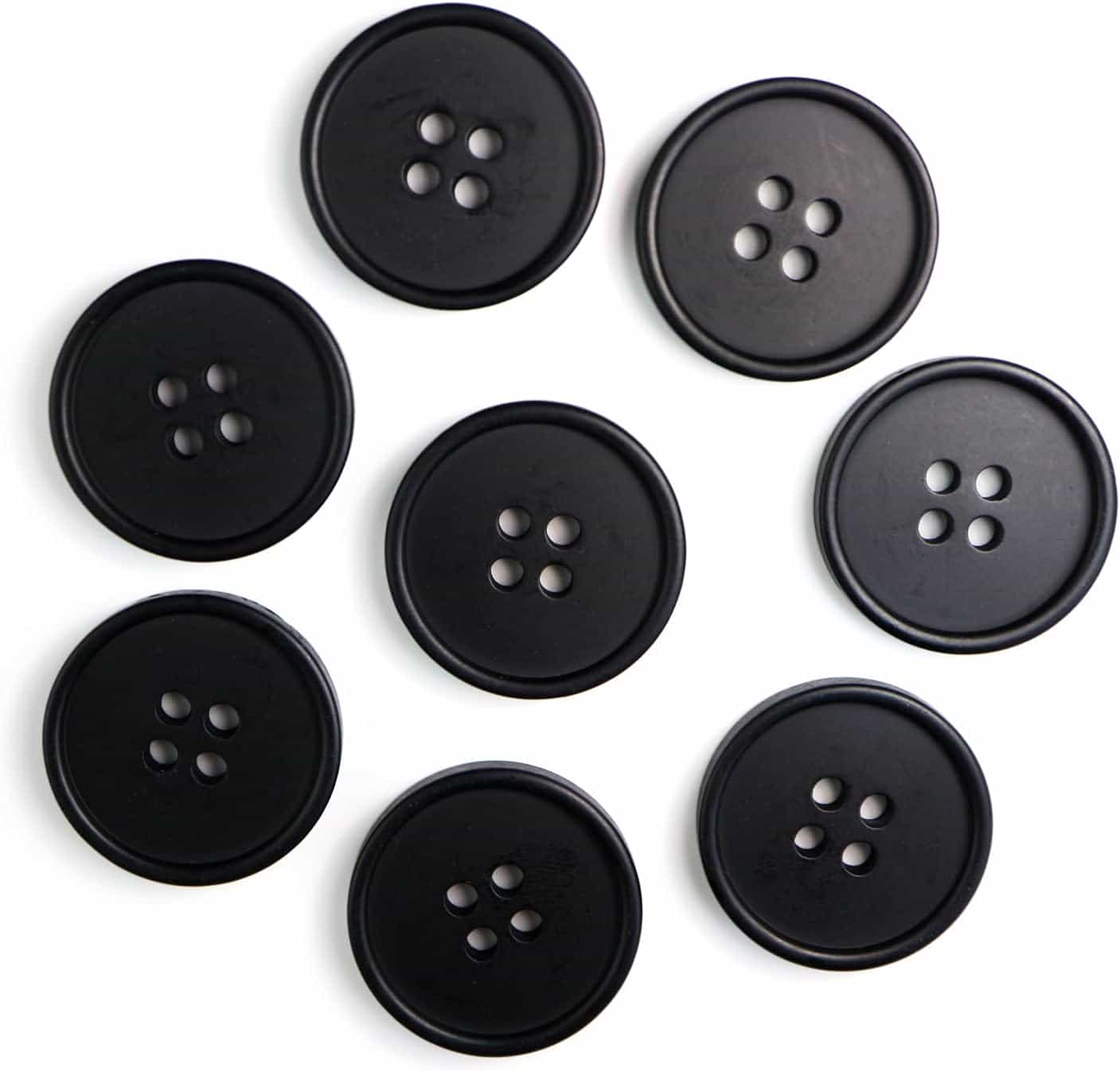 【レビューで100円クーポン】四つ穴ボタン 【ブラック ツヤなし】 黒 ベーシック シンプル 8個入り【23mm】きらきらぷんぷん丸 B-047