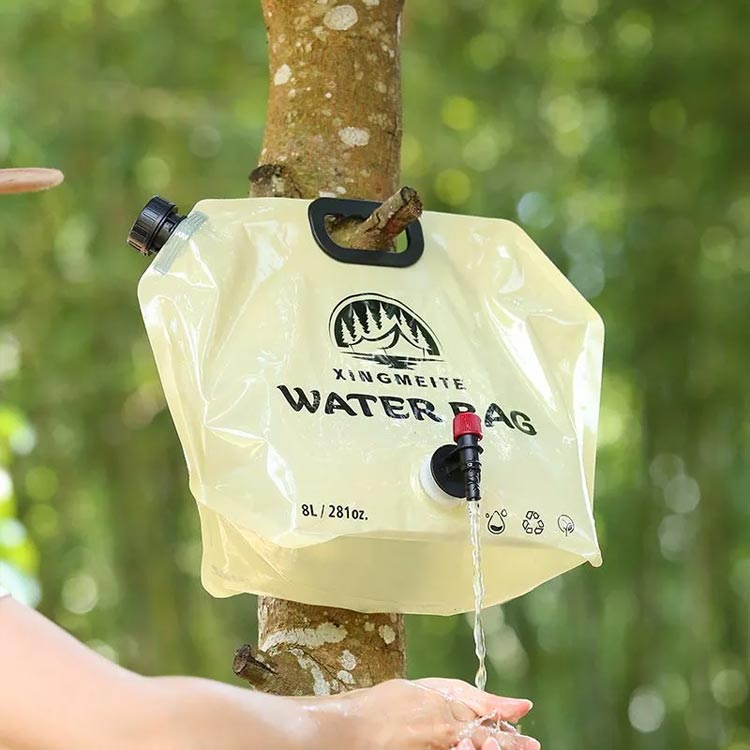 キャンプ 給水袋 2点セット 回転式コック ウォータータンク 窓付き ウォーターバッグ 8L 大口径 自立式 折り畳み式 頑丈 コンパクト アウトドア 非常用貯水 防災 お釣り ウォータージャグ