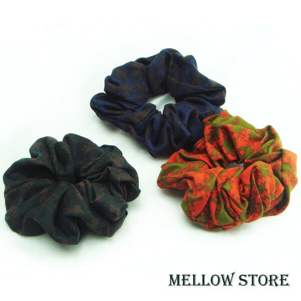 バイカラー幾何学模様シュシュヘアアクセサリー ヘアーアクセサリー ジオメトリック オレンジ 橙色 グリーン 緑 カーキ ネイビー 紺色 ブルー 青 ブラウン 茶...