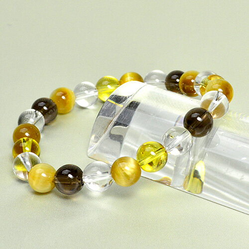 天然石 パワーストーン 使用した天然石 ゴールデンタイガーアイ シトリン スモーキークォーツ 水晶 （すべて8ミリ玉） ＊ゴムを使用しております。 &nbsp; ※画像の天然石 パワーストーンについて パソコン、モニターの環境によって若干色合いなどが変わることがございますので、ご了承下さいませ。 できる限り実際の商品の色合いに近づけておりますので、 ご安心下さい。 カテゴリー パワーストーン 天然石 置き物 ブレス ブレスレット ブレスレット ペアブレスレット パワーストーン 天然石 メンズ レディース 数珠 ブレス パワーストーンブレスレット パワーストーンブレス 天然石ブレスレット 天然石ブレス メンズブレス 男性 女性 男性用 女性用 男女 男女兼用 ユニセックス 腕輪 デザインブレスレット デザインブレス 腕飾り 腕かざり ゴム ゴムブレス ゴムブレスレット バングル アジャスター付き アクセサリー ギフト プレゼント 贈り物 冠婚葬祭 結婚式 パーティー フォーマル カジュアル ビジネス ドレスアップ 入園式 入学式 卒園式 卒業式 恋愛 恋愛運 結婚運 出会い 金運 仕事運 お守り 厄除け 魔除け 幸運 強運 幸福 開運 癒し 浄化 ストレス解消 目標達成 家庭円満 合格祈願 フェミニン ガーリー かわいい 可愛い かっこいい おしゃれ シンプル デザイン 誕生石 高級石 メール便 DM便 レビュー特典 送料無料あり 人気 重ねづけ 重ね付け キャラクター モチーフ 贈呈用 バレンタインデー ホワイトデー 無料ラッピング 父の日 金運 財運 成功祈願 厄除け 浄化 癒し 幸運 幸福 恋愛 家庭 冨 人間関係 目標達成 勝負【ゴールデンタイガーアイ】 南アフリカでしか採掘されない非常に希少なパワーストーンです。 『金運』に特化したパワーを持つといわれ、別名【金運石】とも呼ばれます。 古代エジプトでは神像の目に使用され、幸運を呼び込む強力なお守りと崇められていたそうです。 【シトリン】 金運・仕事運の石としてよく知られていますが、 癒しの効果も期待されているパワーストーンです。 『太陽のエネルギー』をもつシトリンは、はつらつとした積極性をはぐくみ、 希望や勇気などの明るいエネルギーをもたらしてくれます。 【スモーキークォーツ】 財産運や不動産運、癒し効果、緊張を和らげるリラックス効果があるとされ、 浄化作用の高い水晶の中でも特にパワーが高く「陰」や「邪」の 気を吸収・浄化する力が強いといわれています。 またひらめきを与え、成功への土台を築くようにサポートしてくれるはずです。 【水晶】 水晶は、厄除け、祈祷や浄霊に用いられ、 お守りとしても古くからの歴史があります。 「幸運・恋愛運・仕事運・金運・癒し」など調和を生み出し あらゆるネガティブなエネルギーから持ち主の身を守ってくれるでしょう。 &nbsp;