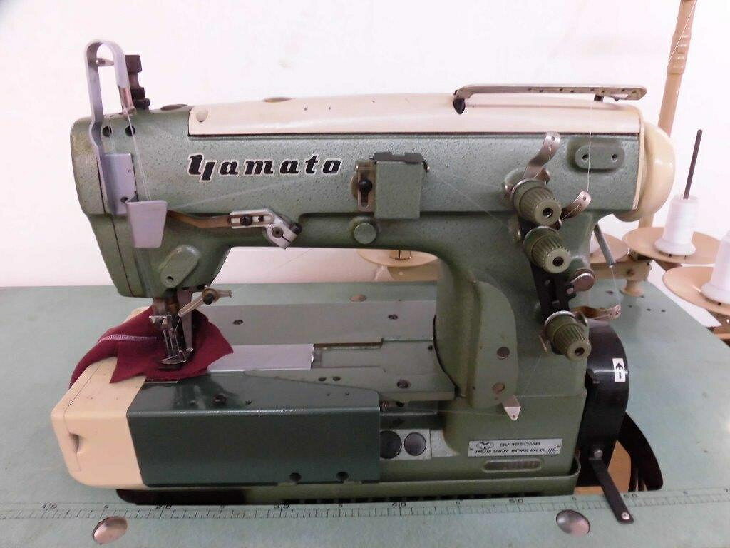 【中古】YAMATO ヤマト　ヤマトミシン　扁平縫い、片面及び両面飾り機構付き。モデルNO−DV-1250MB型 針幅4．0mm。頭部のみ。テーブル・脚・モーターは別お見積りとなります。
