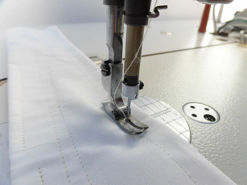 【中古】 ブラザー BROTHER 1本針自動糸切ミシン　モデルNO−DB2-B737-313 Mark2型　100V仕様 ACサーボモーター。縫いはじめ、縫い終わり自動止め縫い機能付き。「ライトはおまけです。」