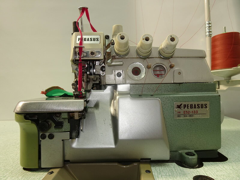 【中古】 ペガサスミシン PEGASUS 2本針4本糸オーバーロックミシン モデルNO E52-133型 頭部のみ