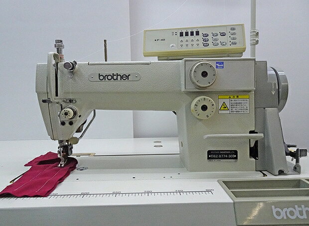 【中古】ブラザーミシン　BROTHER DB2-B774-303　200V仕様 1本針本縫い上下作動送りミシン・自動押さえ上げ装置付き「100V仕様は￥198，000−」弊社にて整備済み新品と同じく6か月の保証付き。