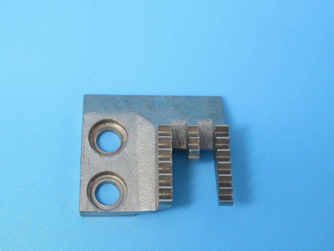 【新品】ブラザー1本針下作動送りミシン用　　副送り歯　パーツNO:142660-001