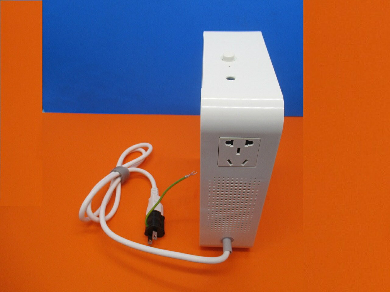 アップトランス【出力容量2000W】変圧器　入力電圧：100V-120V、出力電圧：220V-240V、周波数：50/60HZ