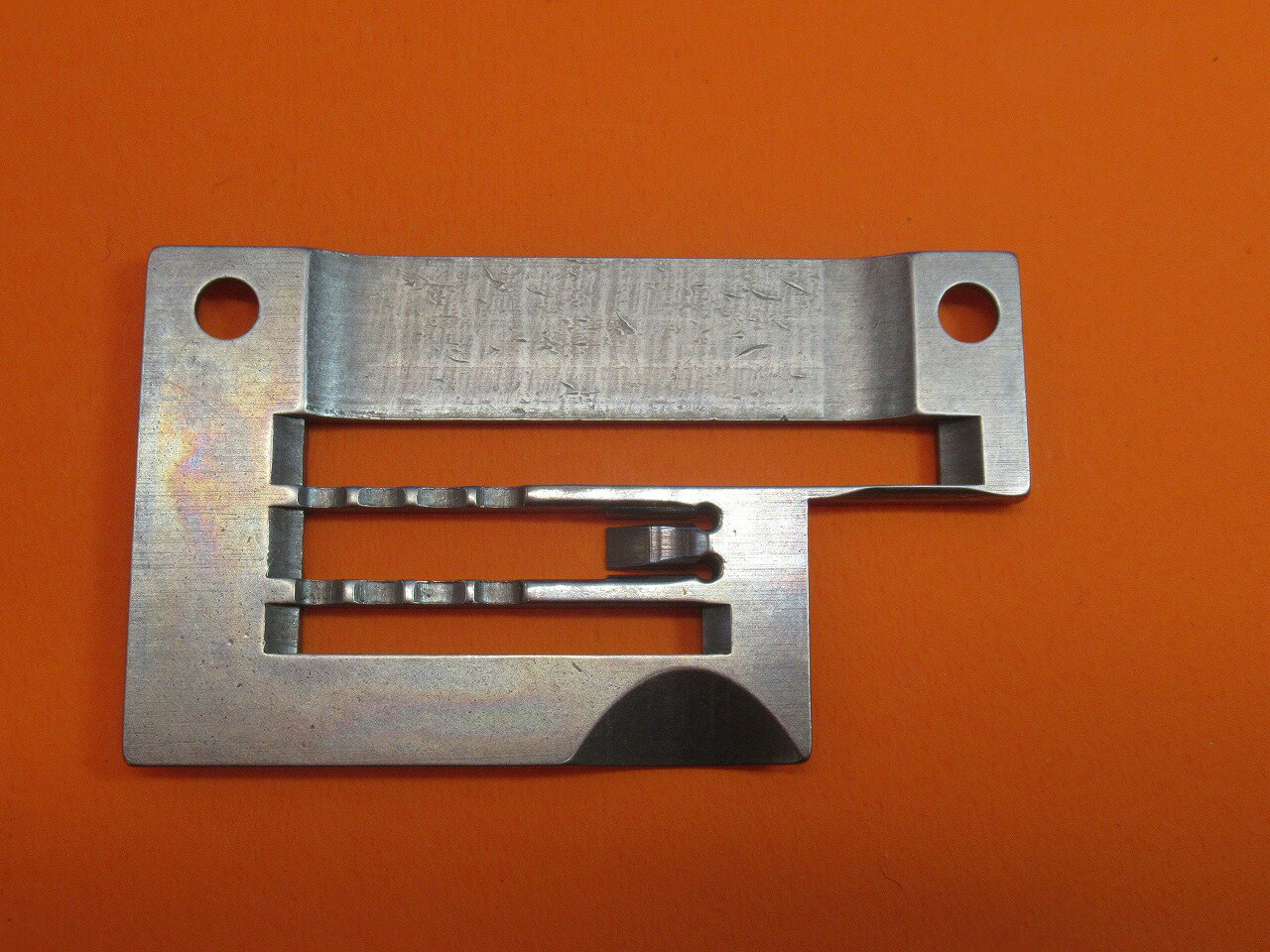 ユニオンスペシャル　UNION SPECIAL 二本針用 針板　52824F-8