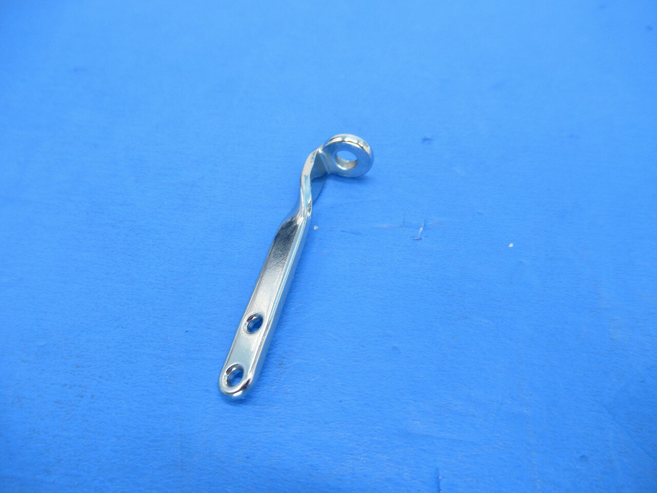 【新品】関西スペシャル　DVK1701型用NEEDLE LEVER THREAD EYELET 2　パーツNO：45-121です。