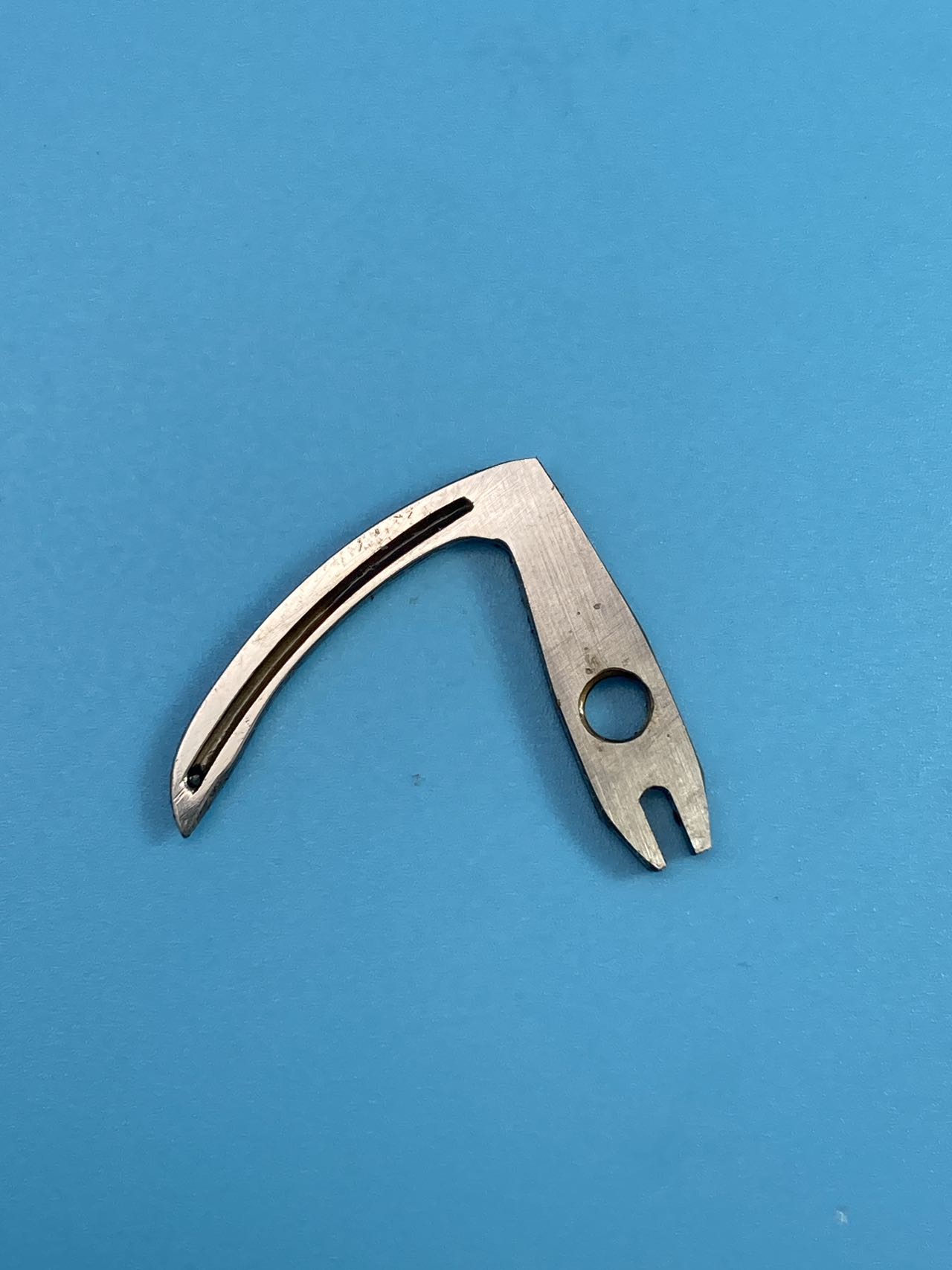 【未使用品】シンガー　SINGER 261-1型用ルーパーです。パーツリストNO．143453　サイズ3/4