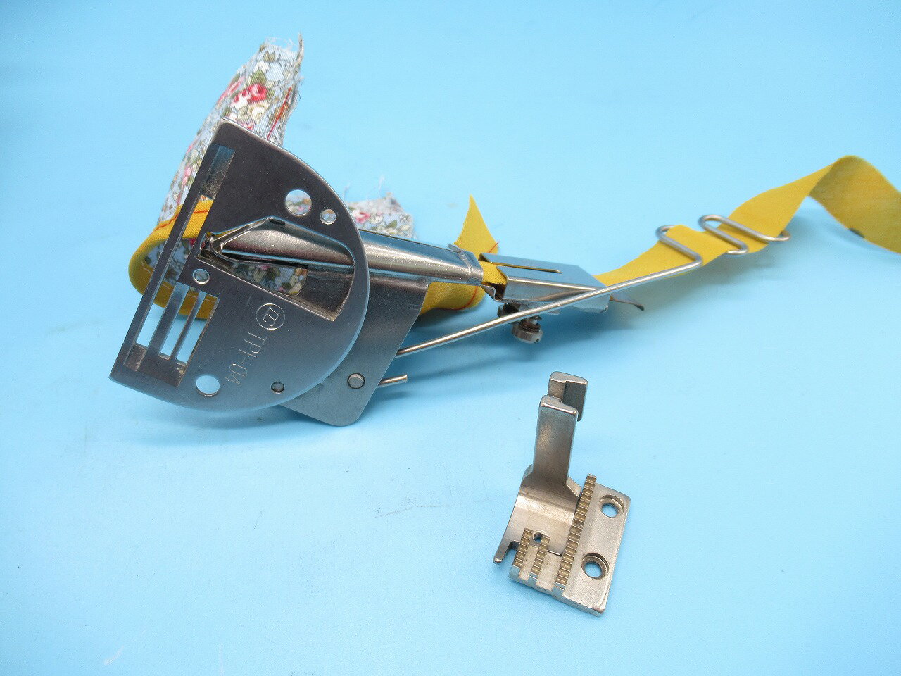 【中古品】大興　純正品　D10-2二ツ折シリーズ（調整式）カノコバインダー　針板（TPI-04）送り　押え付　テープ幅18mm　仕上がり幅9mm