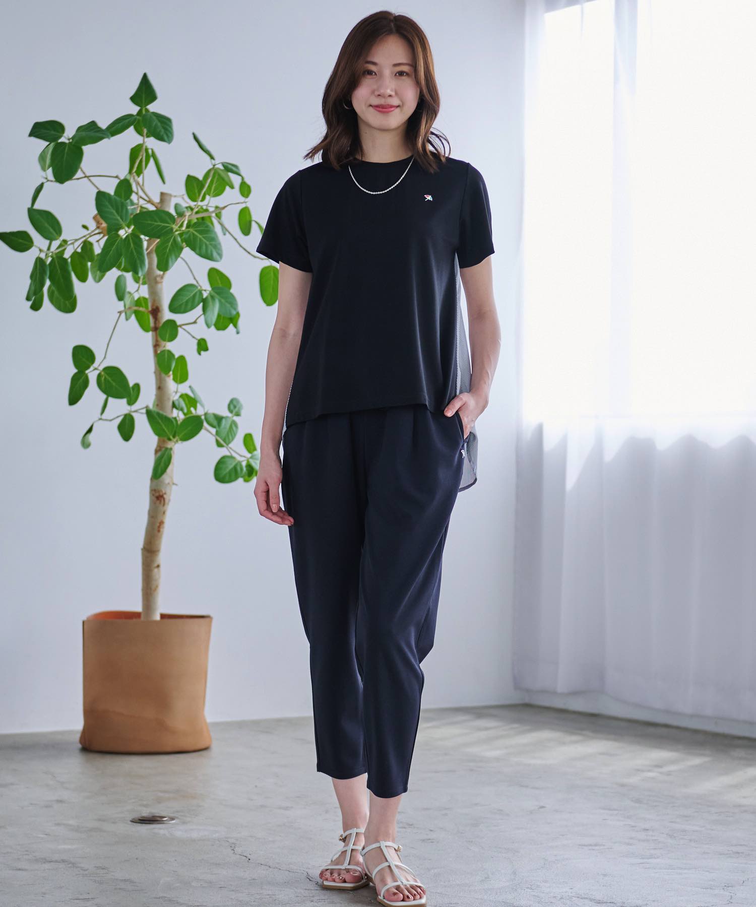 公式 Rakuten Fashion THE SALE 40%OFF アーノルドパーマー バックストライプ ドッキング フレアチュニック レディース ホワイト ブラック グレー シンプル カジュアル 春 夏 ママ 仕事 通勤 通学 公園 デイリー ストライプ切替 フレアシルエット 体型カバー2 2606fts01
