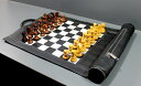 ※重さ:　約998 g ※パッケージサイズ:　約36 x 36 x 10 cm ※輸入品です。 ※説明は英語表記になります。 ※海外からの配送の為、納期に遅延が発生する場合がございます。 ※StonKraft - 19" x 15" (Playing area 12" x 12") Genuine Roll-Up Leather Chess Set - with Wooden Chess Pieces - Black Colour | Comes with Innovative Carry Pouch