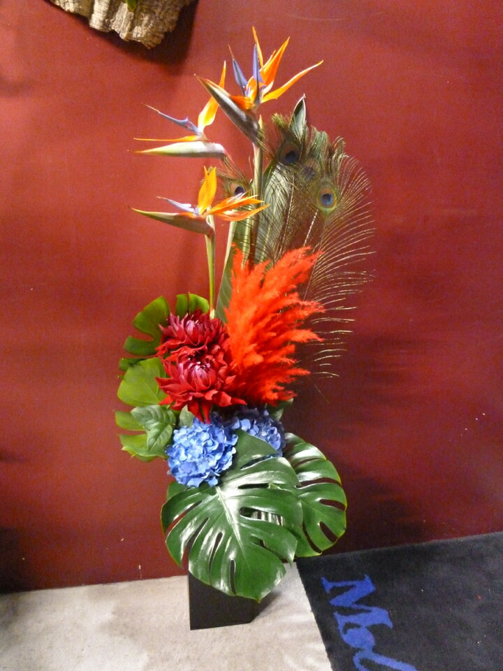  �A�����W�����g �c���̊�ɓ������A�傫�����I�ȃf�U�C���ł�