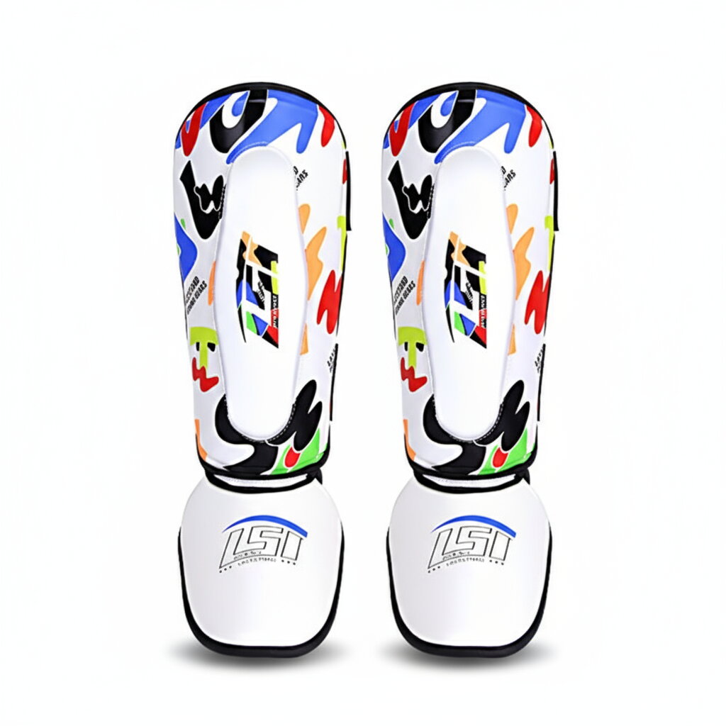 アマチュアの試合や練習時に最適レガース(脛当て、シンガード)。 レッグガード レガース シンガード キックボクシング 総合 格闘技 防具 プロテクター 【商品情報】 ◇脛を保護するプロテクター。アマチュアの試合や練習時に最適。 ◇シンガードと甲の組み合わせが柔らかい合成繊維を採用し、ドライで快適性＆通気性を両立実現。 ◇拡幅したマジックテープ式でしっかりフィット感をキープ、脛の側面も保護。 ◇脚重要な骨＆筋肉を保護するために、高密度のEVAフォームパッドを採用。 ◇パッド入り甲節は高いキックのトレーニング中にさらなる保護を提供。 ◇高品質PU合皮は最適な耐久性＆機能性を保証。 ◇洗浄後には変形なし。 [サイズ] サイズ詳細を参照