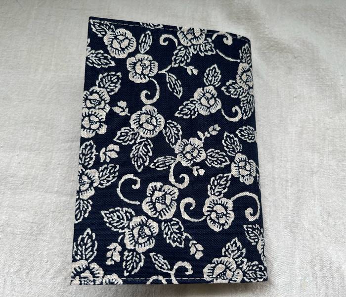 在庫で完売【メール便お届】文庫本・ブックカバー 文庫本サイズ・おしゃれ かわいい シンプル 布製 布生地 読書のお楽しみに 和柄・和テイスト 花柄 TOCON...