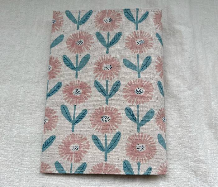 【メール便】文庫本・ブックカバー 文庫本サイズ ノルディック・北欧 かわいい 花柄 布製 TOCONUTS/トコナッツ オシャレで可愛プリント生地 差し込むだ...