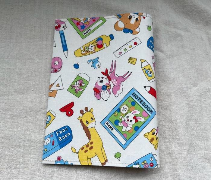 【メール便】文庫本・ブックカバー 文庫本サイズ かわいい 布製 TOCONUTS/トコナッツ オシャレで可愛プリント生地 差し込むだけの簡単セット クリームがか...