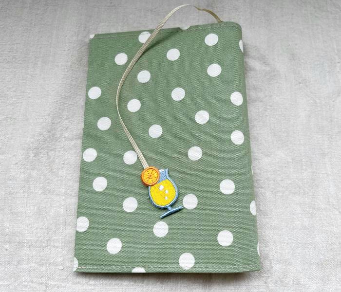 【メール便】文庫本・ブックカバー しおり紐付き・文庫本サイズ かわいい 布製 TOCONUTS/トコナッツ オシャレで可愛プリント生地 差し込むだけの簡単セッ...