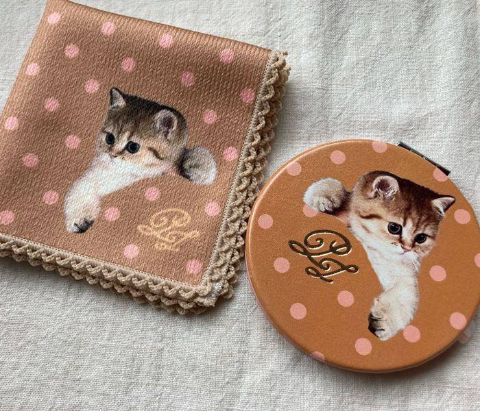 【ポール&ジョー】 PAUL&JOE　ポールアンドジョー　猫のかわいい・ミラー（8cm円形）＆マイクロファイバーミニハンカチーフ（20×20cm） ギフトセット 手鏡・オシャレで可愛い・ギフト・プレゼント　女性・誕生日　ヌネット/ねこのサムネイル