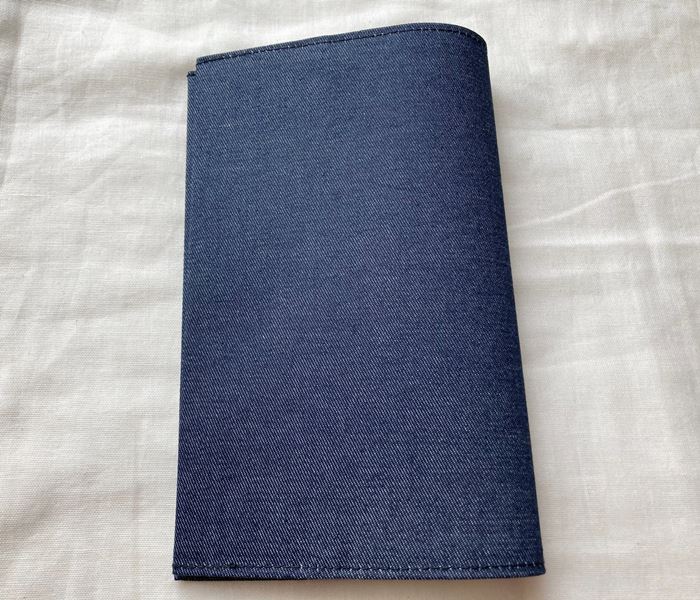 【メール便OK】ブックカバー 新書判サイズ TOCONUTS/トコナッツ 可愛いプリント生地 無地 手軽に使える差し込むタイプ ネイビー・紺色 (※新書・高さが...