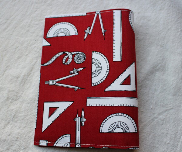 【メール便OK】ブックカバー 文庫本サイズ TOCONUTS/トコナッツ 可愛いプリント生地 手軽に使えるタイプ 厚さ1cm程度までの文庫本対応可能 落ち着いた...