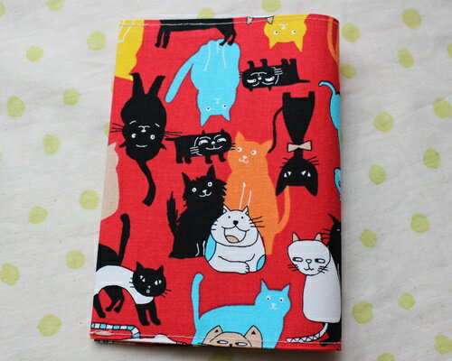 【メール便OK】TC-149 ブックカバー 文庫版サイズ TOCONUTS/トコナッツ 可愛いプリント生地 手軽に使えるタイプ 厚さ1cm程度までの文庫本対応可...