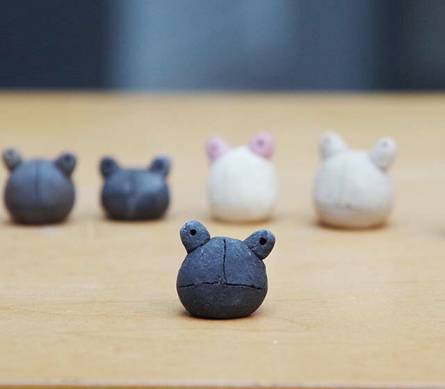 ミニチュア 置物 飾りフィギュア モスモス チビカエル 真山茜 陶製 益子 陶芸家 観葉植物 コケテラリウム インテリア コケ栽培 ギフト誕生日くすっと笑える ...