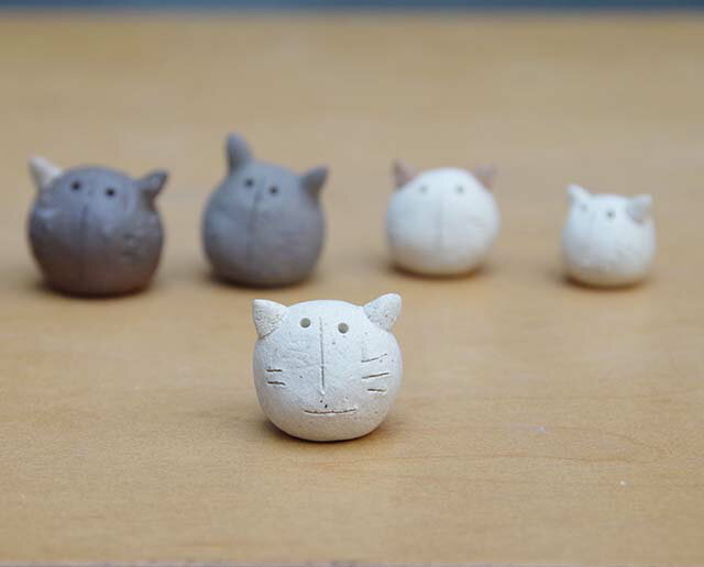 ミニチュア 置物 飾りフィギュア モスモス チビネコ 真山茜 陶製 益子 陶芸家 観葉植物 コケテラリウム インテリア コケ栽培 ギフト誕生日くすっと笑える ラ...