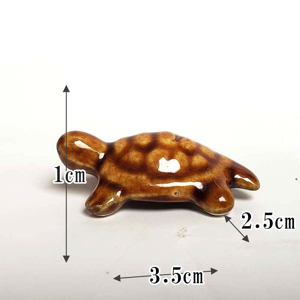 楽天みどり屋　和草　楽天市場店ミニチュア 置物 飾り フィギュア 茶 亀（かめ） 3.5cm 添配 盆栽飾り インテリア 枯山水 日本庭園 飾れる zen garden japan 箱庭 リラックス 海外へのおみやげ ミニチュア庭園 禅の所作 和のディスプレイ 和モダン 卓上 かれさんすい