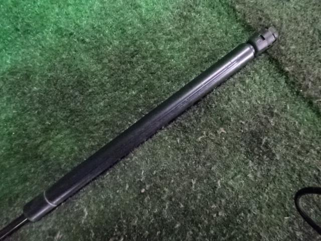 【中古】 ダイハツ エッセ L235S リアゲート ショック KF前期68950-B2120