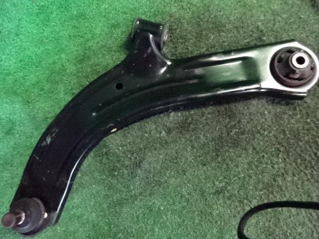 【中古】 ニッサン ティーダ ラティオ SC11 左 フロント ロアアーム HR15-DE 54501-1JY0A 54501-ED00A
