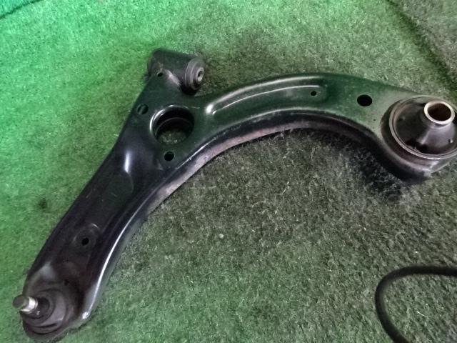 【中古】 ダイハツ ムーヴ コンテ L575S 左 フロント ロアアーム 48069-B2041