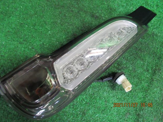 Rakuten - 【中古】 スズキ スペーシア カスタムTS MK32S 右 テールランプ KOITO コイト 220-59295 35650-81M10