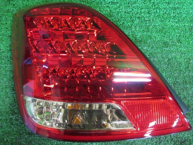 【中古】 トヨタ クラウン マジェスタ UZS186 左テールランプ ICHIKOH イチコー 30-318 81560-30B20