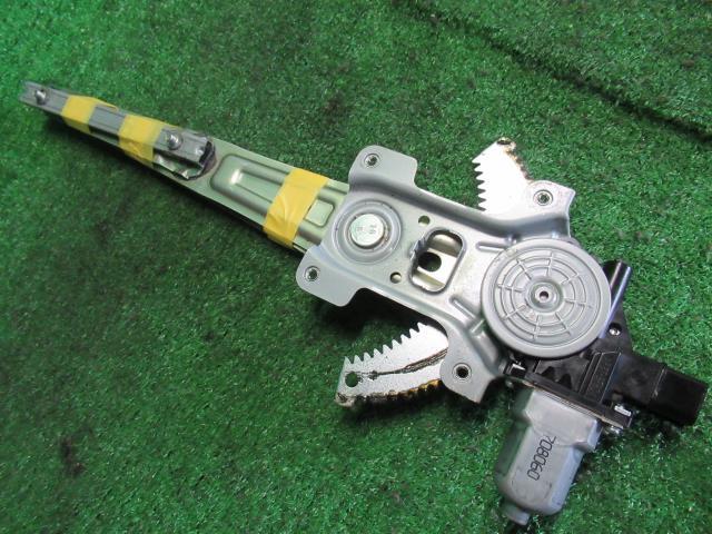 【中古】 スバル ステラ RN1 右フロントドアレギュレター 61041KJ000