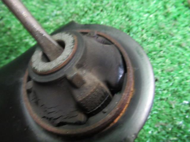 【中古】 ニッサン マーチ AK12 右フロントロアアーム CR12DE 54500-AX00E 54500-AX00B