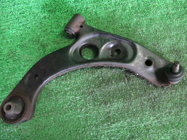 樂天商城 - 【中古】 ダイハツ ミラ L250S 右フロントロアアーム 48068-B2050