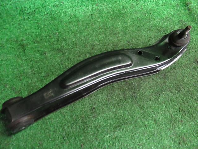【中古】 ダイハツ ハイゼット S210P 右フロントロアアーム 48605-97502