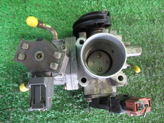 【中古】 ミツビシ ミニカ H42V スロットルボディ MR561393