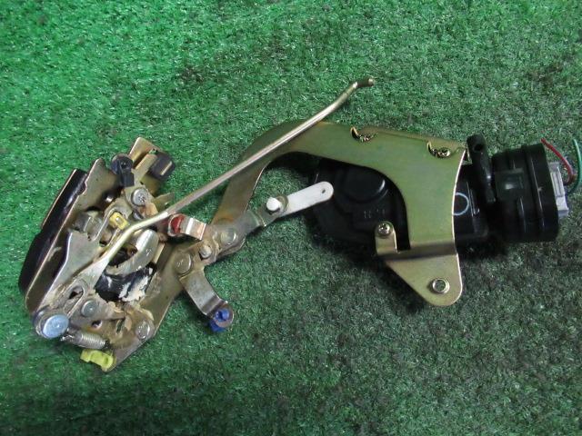 樂天商城 - 【中古】 スズキ KEI HN11S 左フロントドアロックソレノイド 82202-75G30