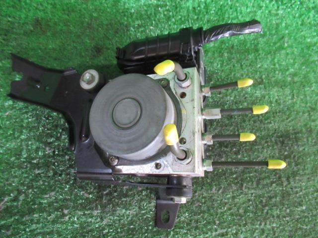 【中古】 スズキ ソリオ MA36S ABSアクチュエーター 56130-81PD2