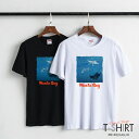 ◆商品説明◆オリジナルプリントTシャツ着心地や素材感にこだわった上質なTシャツを探している人のための1枚。1年中使えるベーシックなTシャツなので、1枚あると便利です！こなれ感溢れるストリート・サーフスタイル、ロゴTなど、デザイン豊富に取り扱っております！ 他の人と被りたくない、市販のパターンのデザインとは差別化したい。そういう思いで作ったオリジナルのデザインは当店が自信をもってオススメ致します！おしゃれに差がつくデザインをどうぞ！※受注生産となります。ご注文を受けてから1枚1枚丁寧にお作りいたします。 ◆商品詳細◆・カラー：ホワイト/ブラック/グレー・Tシャツ特徴：首リブ(タブルステッチ仕様)/5.6oz・Tシャツ素材：　 ホワイト/ブラック：綿100%　 グレー：綿90%/ポリエステル10％サイズ XS： 着丈62 身幅46 肩幅40 袖丈18サイズ S： 着丈65 身幅49 肩幅42 袖丈19サイズ M： 着丈69 身幅52 肩幅46 袖丈20サイズ L： 着丈73 身幅55 肩幅50 袖丈22サイズ XL： 着丈77 身幅58 肩幅54 袖丈24サイズ XXL： 着丈81 身幅63 肩幅57 袖丈25 ◆注意事項◆ ※オーダーメイド商品のため、注文確定後のキャンセルは一切受付できません。良品返品も承っておりません。（万が一商品に品質問題がある場合、ただちに交換対応をいたします。）※Tシャツ2枚以上は【宅配便】でのお届けとなりますので予めご了承くださいませ。送料も宅配便の料金となります。※2枚以上ご購入でメール便を選択された場合は、宅配便へ変更させていただきます。(変更が行えない場合、キャンセル処理させていただきます。) ※在庫状況によって商品のメーカー・型番、仕様がご通知なく変更される可能性がございます。予めご了承のうえ、ご注文ください。（サイズやカラーが大幅に変更になる事はございません。）※当店の細かい仕様の変更が原因での返品は承りません。※印刷時に微妙な画像のズレ・色ムラが生じる場合があります。※画像はできる限り実物に近い色味で掲載しておりますが、視聴環境によって多少の色の違いがあります。※Tシャツ本体は簡易ビニールパッケージに包装されております。※お買上げ明細はご購入履歴、当店からのメールにてご確認ください。