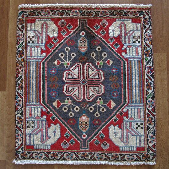 イラン製 ギャッベ ギャベ 座布団 67×60cm 天然 ウール100％ 手織り ミニ ラグ マット 赤 カシュガイ族 正方形 おしゃれ モダン チェアマット チェアパッド 椅子 椅子用 座椅子 壁掛け タペストリー にも 床暖房対応 （品番:ZP-906）