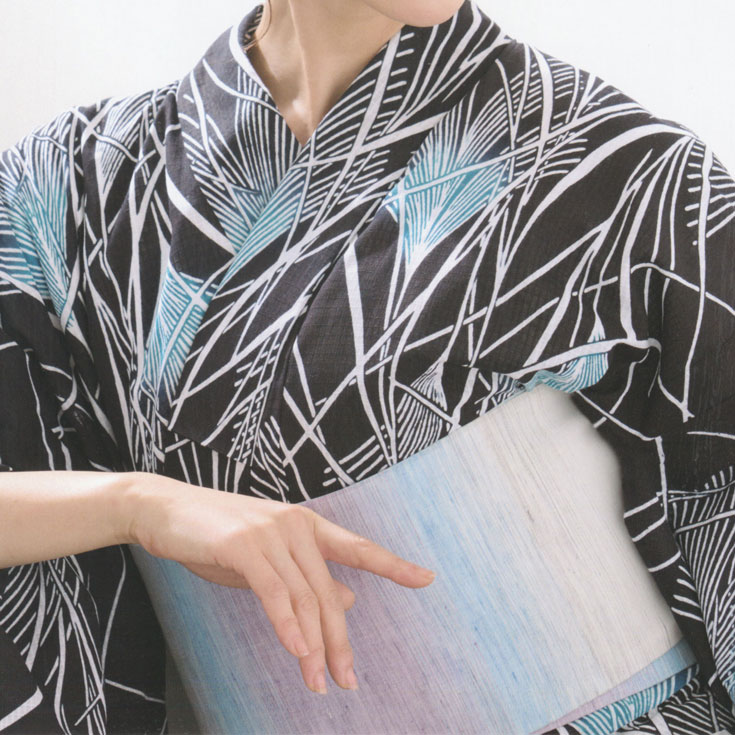 きもの FASHION 大岡 楽天市場店の麻の染半巾帯「源氏麻帯」東京本染 源氏物語ブランドの小袋帯・染ぼかし麻帯・No,310 グラデーション 長尺タイプ、400cm/帯巾 17cm 裏表別配色の昼夜帯タイプです。｜アングル2