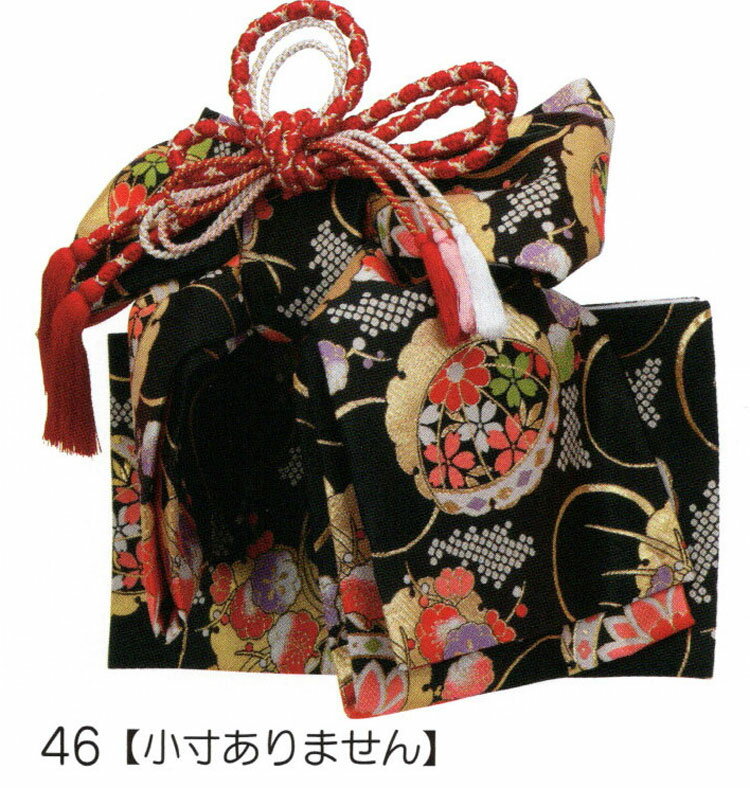 女児用　七五三結び帯 七五三からお正月まで、さまざまな晴れの日に大活躍します。 商品情報 【女児用　七五三結び帯】中寸Мサイズ or 大寸Lサイズ ●素材　ポリエステル、ナイロン ●サイズ　大・中　 『カンタン着付け』 この帯はリボン形部分と胴帯と分かれた 簡単に着付けれる作り帯です。 胴帯部分を巻いてリボン部分を挿し込むだけです。 結ぶ手間と時間がかからず、お子様もラクチン！ 折角のお子様のハレの記念日の七五三。 着付けに是非チャレンジしてみて下さい。 きっとお子様も喜んでくれますよ。　　 　　　　　【簡単、帯の結び方】 1・胴の部分を巻き終わりが後にくるように 　　巻きつけて紐を結びます。 　　紐は帯の中にいれて、始末をします。 2・りぼん結びの羽根を後の巻きつけた 　　帯の上に乗せて紐を結び紐を帯の 　　中に入れて　始末をして出来上がり! メーカーよりお取り寄せ後の発送になります、 ご理解下さい。 ※受注発注品のため御注文後メーカーに在庫を確認し、納期のご連絡をいたします。 　発送までには通常5日から7日、状況により一週間以上の 　お時間が必要となる場合がございます。 　お急ぎの場合には事前にお問い合わせください。女児用　七五三結び帯 七五三からお正月まで、さまざまな晴れの日に大活躍します。 商品情報 【女児用　七五三結び帯】中寸Мサイズ or 大寸Lサイズ ●素材　ポリエステル、ナイロン ●サイズ　大・中　 『カンタン着付け』 この帯はリボン形部分と胴帯と分かれた 簡単に着付けれる作り帯です。 胴帯部分を巻いてリボン部分を挿し込むだけです。 結ぶ手間と時間がかからず、お子様もラクチン！ 折角のお子様のハレの記念日の七五三。 着付けに是非チャレンジしてみて下さい。 きっとお子様も喜んでくれますよ。　　 　　　　　【簡単、帯の結び方】 1・胴の部分を巻き終わりが後にくるように 　　巻きつけて紐を結びます。 　　紐は帯の中にいれて、始末をします。 2・りぼん結びの羽根を後の巻きつけた 　　帯の上に乗せて紐を結び紐を帯の 　　中に入れて　始末をして出来上がり! メーカーよりお取り寄せ後の発送になります、 ご理解下さい。 ※受注発注品のため御注文後メーカーに在庫を確認し、納期のご連絡をいたします。 　発送までには通常5日から7日、状況により一週間以上の 　お時間が必要となる場合がございます。 　お急ぎの場合には事前にお問い合わせください。