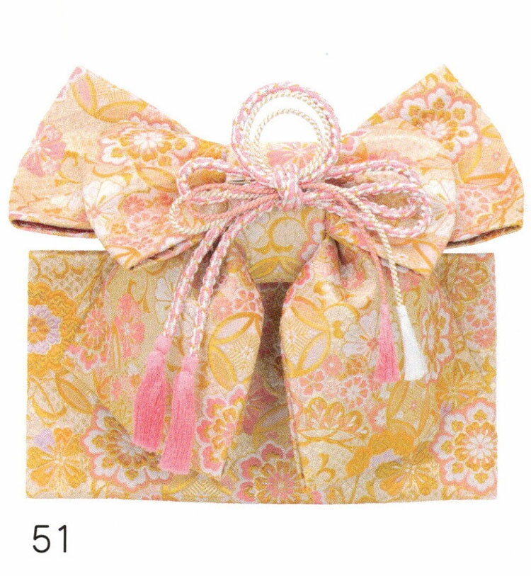 女児用　七五三結び帯 七五三からお正月まで、さまざまな晴れの日に大活躍します。 商品情報 【女児用　七五三結び帯】 ●素材　ポリエステル、ナイロン ●サイズ　大・中・小　 『カンタン着付け』 この帯はリボン形部分と胴帯と分かれた 簡単に着付けれる作り帯です。 胴帯部分を巻いてリボン部分を挿し込むだけです。 結ぶ手間と時間がかからず、お子様もラクチン！ 折角のお子様のハレの記念日の七五三。 着付けに是非チャレンジしてみて下さい。 きっとお子様も喜んでくれますよ。　　 　　　　　【簡単、帯の結び方】 1・胴の部分を巻き終わりが後にくるように 　　巻きつけて紐を結びます。 　　紐は帯の中にいれて、始末をします。 2・りぼん結びの羽根を後の巻きつけた 　　帯の上に乗せて紐を結び紐を帯の 　　中に入れて　始末をして出来上がり! 店在庫欠品の場合はメーカーよりお取り寄せ後の発送になります、 ご了承下さい。 ※受注発注品のため御注文後メーカーに在庫を確認し、納期のご連絡をいたします。 　発送までには通常5日から7日、状況により一週間以上の 　お時間が必要となる場合がございます。 　お急ぎの場合には事前にお問い合わせください。女児用　七五三結び帯 七五三からお正月まで、さまざまな晴れの日に大活躍します。 商品情報 【女児用　七五三結び帯】 ●素材　ポリエステル、ナイロン ●サイズ　大・中・小　 『カンタン着付け』 この帯はリボン形部分と胴帯と分かれた 簡単に着付けれる作り帯です。 胴帯部分を巻いてリボン部分を挿し込むだけです。 結ぶ手間と時間がかからず、お子様もラクチン！ 折角のお子様のハレの記念日の七五三。 着付けに是非チャレンジしてみて下さい。 きっとお子様も喜んでくれますよ。　　 　　　　　【簡単、帯の結び方】 1・胴の部分を巻き終わりが後にくるように 　　巻きつけて紐を結びます。 　　紐は帯の中にいれて、始末をします。 2・りぼん結びの羽根を後の巻きつけた 　　帯の上に乗せて紐を結び紐を帯の 　　中に入れて　始末をして出来上がり! 店在庫欠品の場合はメーカーよりお取り寄せ後の発送になります、 ご了承下さい。 ※受注発注品のため御注文後メーカーに在庫を確認し、納期のご連絡をいたします。 　発送までには通常5日から7日、状況により一週間以上の 　お時間が必要となる場合がございます。 　お急ぎの場合には事前にお問い合わせください。